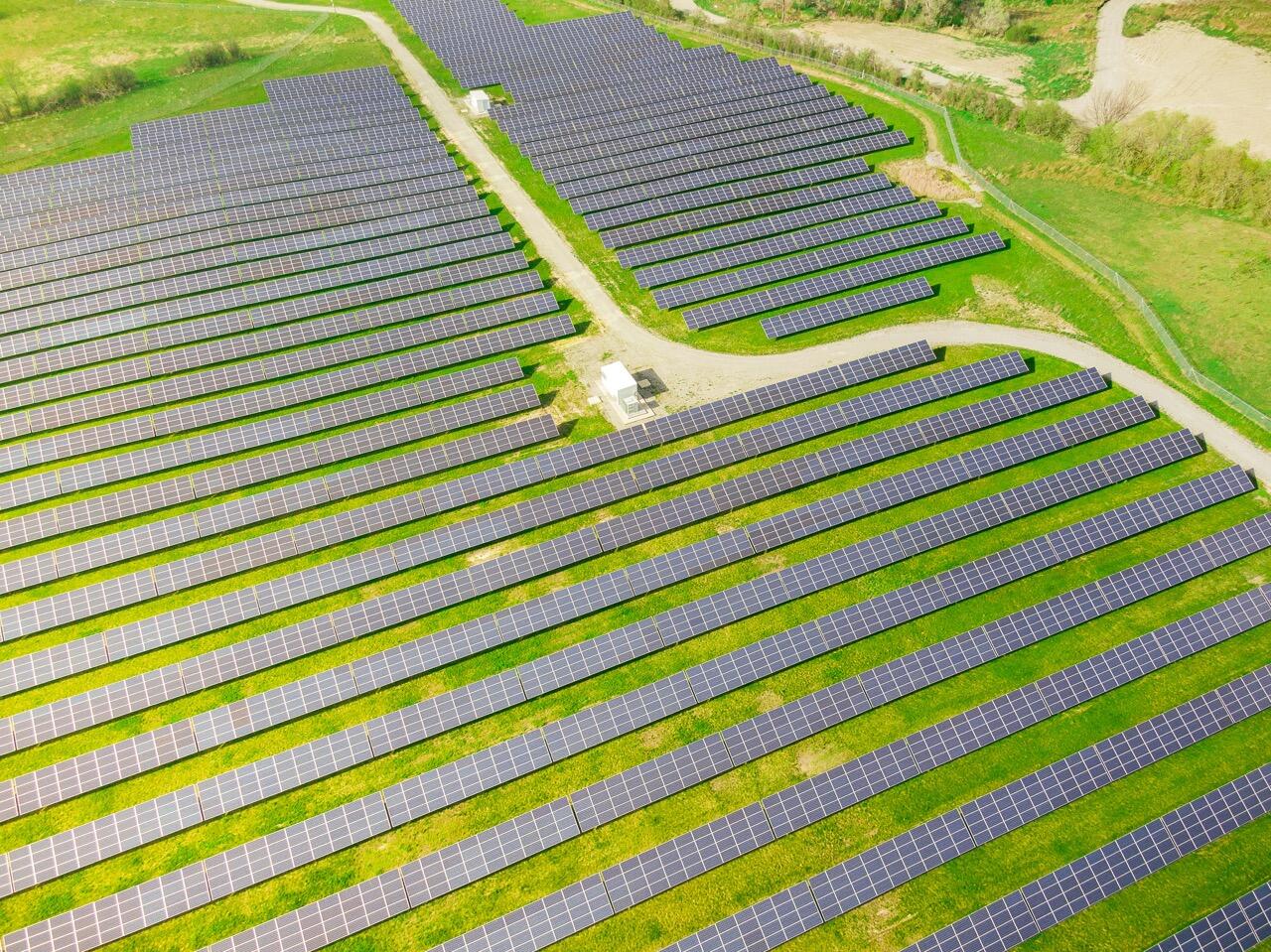Solarpanel auf der Wiese