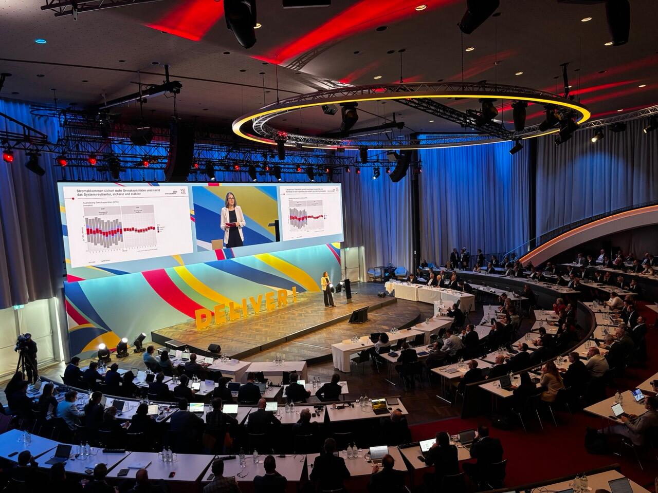 Nadine Brauchli bei ihrer Rede am Stromkongress 25