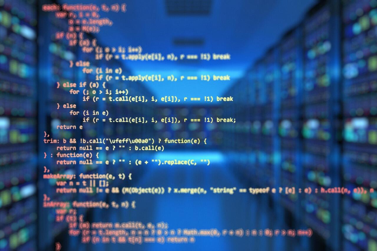 Symbolbild RZ und Source Code