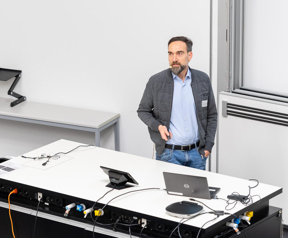 Oliver Woll unterrichtet an der HSLU.