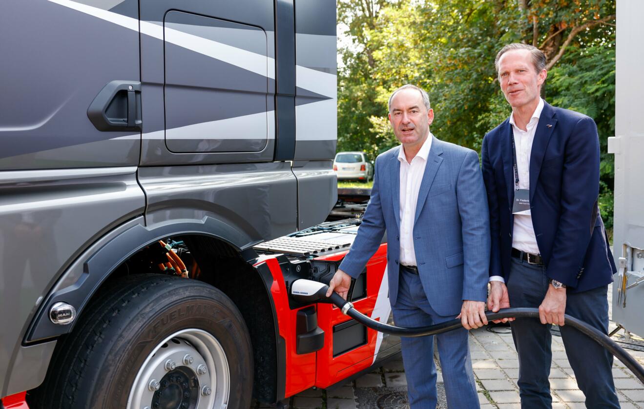 Megawatt-Laden bei einem MAN Truck.