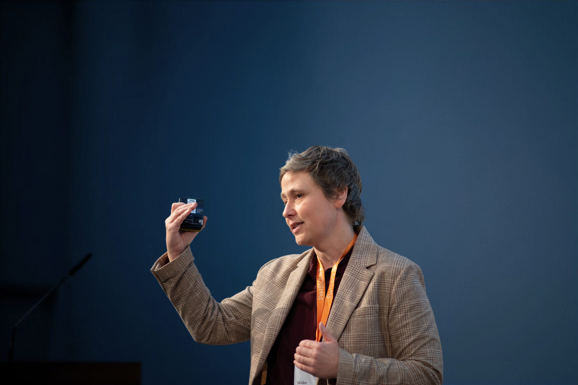Maike Schubert bei einem Vortrag.