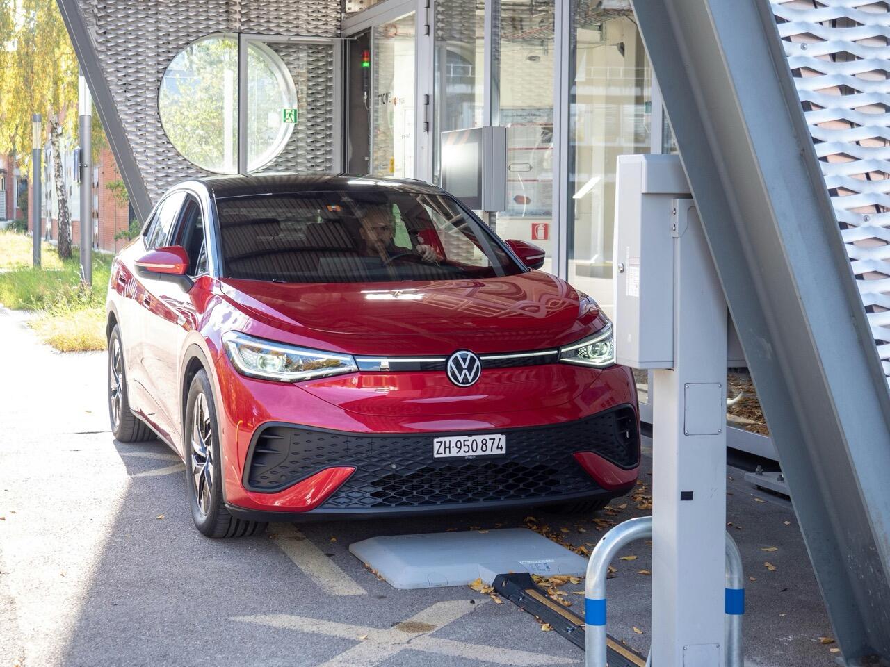 Umgebautes Auto auf Ladespule.