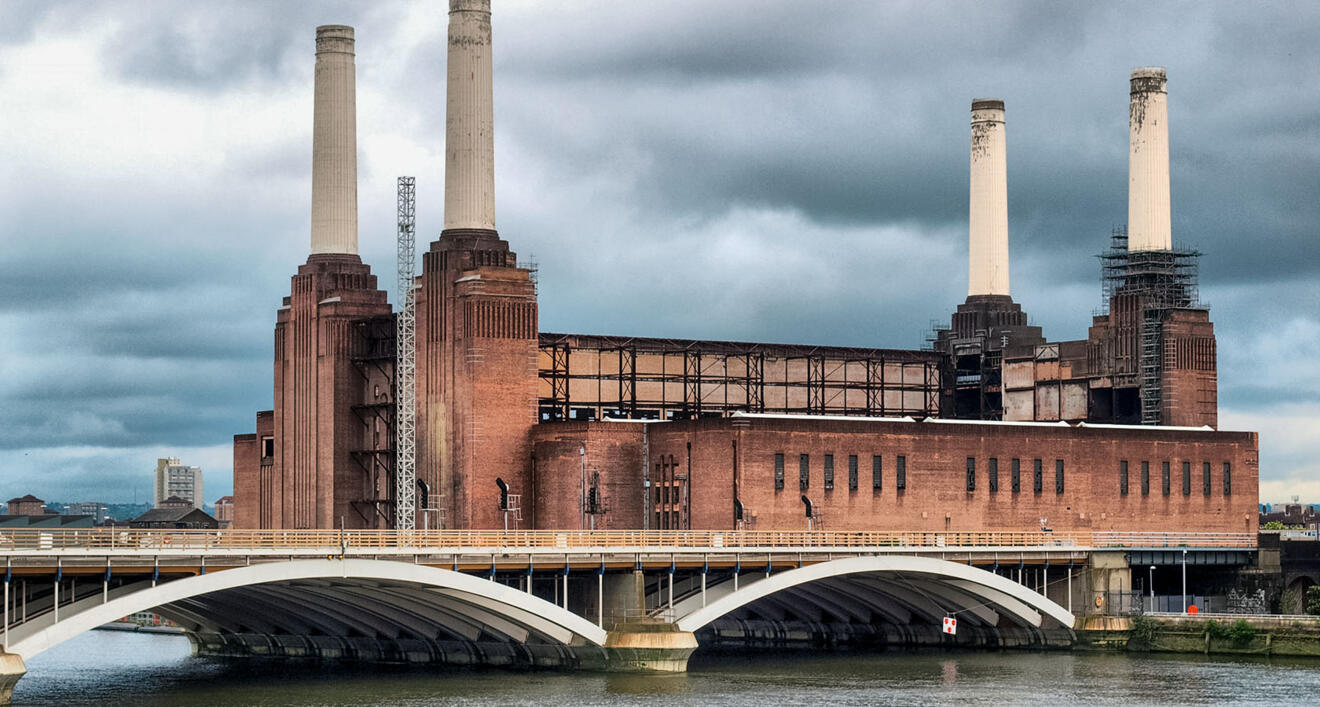 Alamy / zVg Repower Das frühere Kohlekraftwerk Battersea Powerstation mitten in London zierte schon ein Album von Pink Floyd. Stadtentwickler tun sich trotzdem schwer mit dem Monstrum. Inzwischen sind Läden und Kinos geplant, und Apple will mit 1400 Angestellten ins Kraftwerk einziehen.