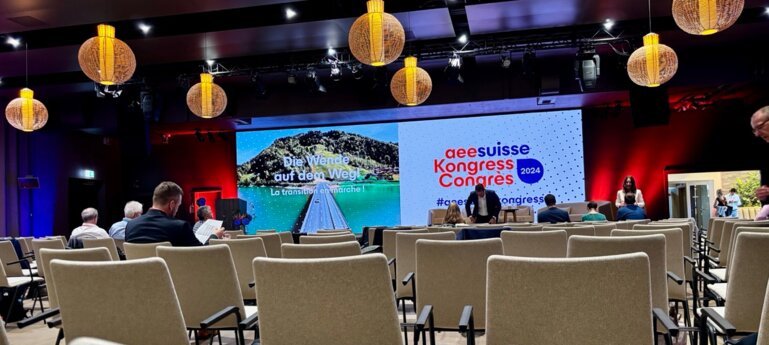 Pause im Kongresssaal des aeesuisse Kongress 2024.