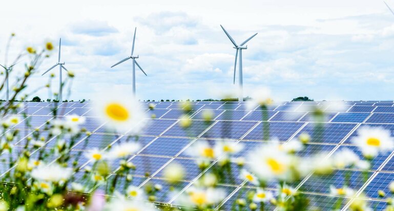 Geoimpact / iStock Sowohl die Solar- als auch die Windkraft sind in der Schweiz noch stark ausbaufähig.