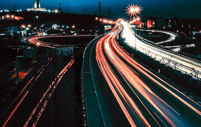 Verkehr by night.